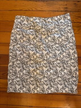 Margaret M White and Gray Floral Pencil Skirt